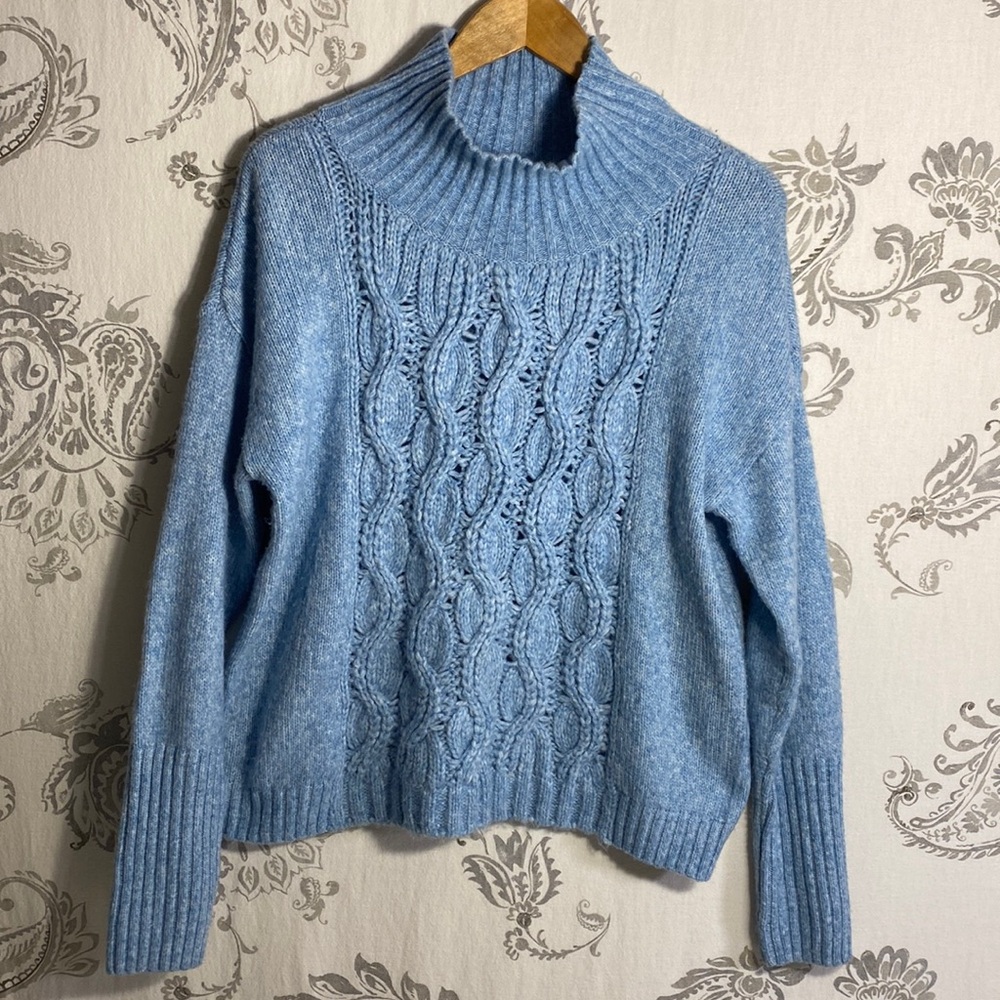 WHITE HOUSE BLACK MARKET SWEATER